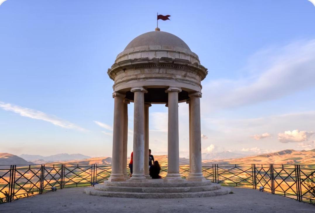Montalbano House - Casa Vacanze Santa Margherita di Belice Eksteriør bilde